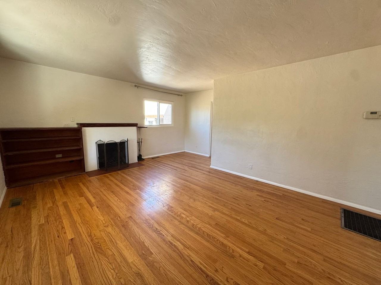 2747 Kathryn Ave Se - Photo 4 of 13