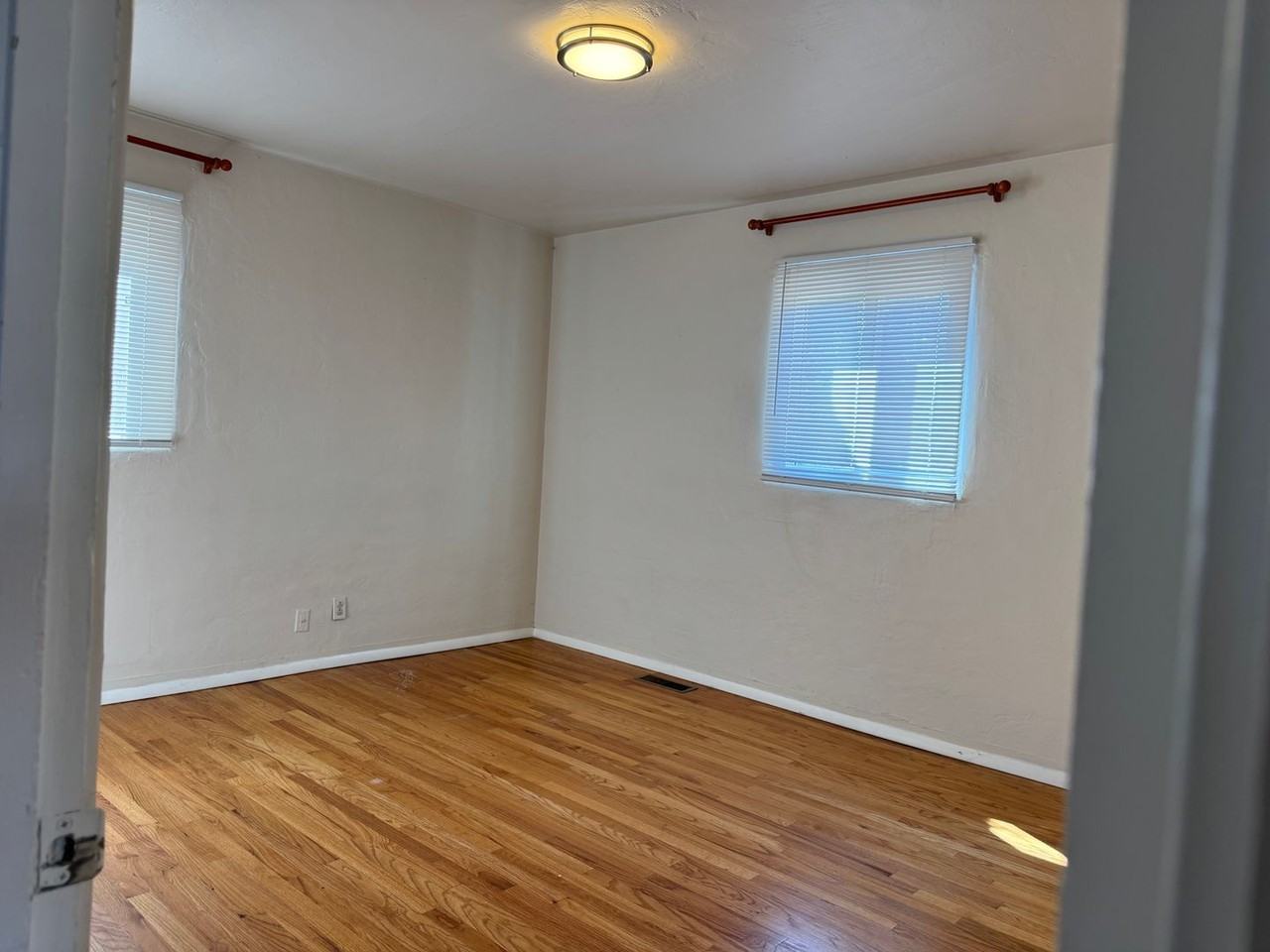 2747 Kathryn Ave Se - Photo 5 of 13