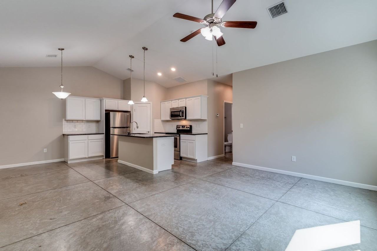 270 N Florence St - Photo 3 of 16