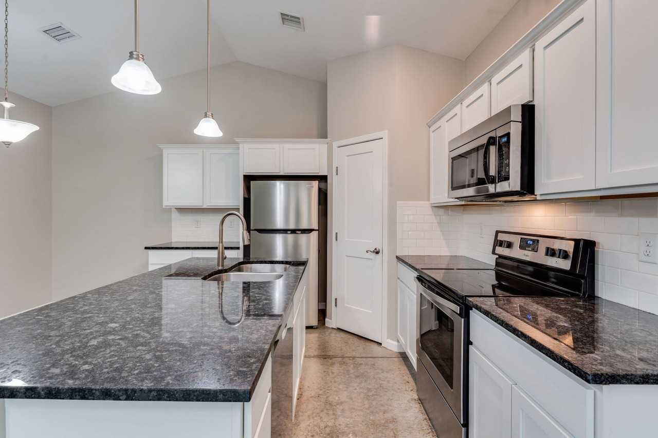 270 N Florence St - Photo 5 of 16