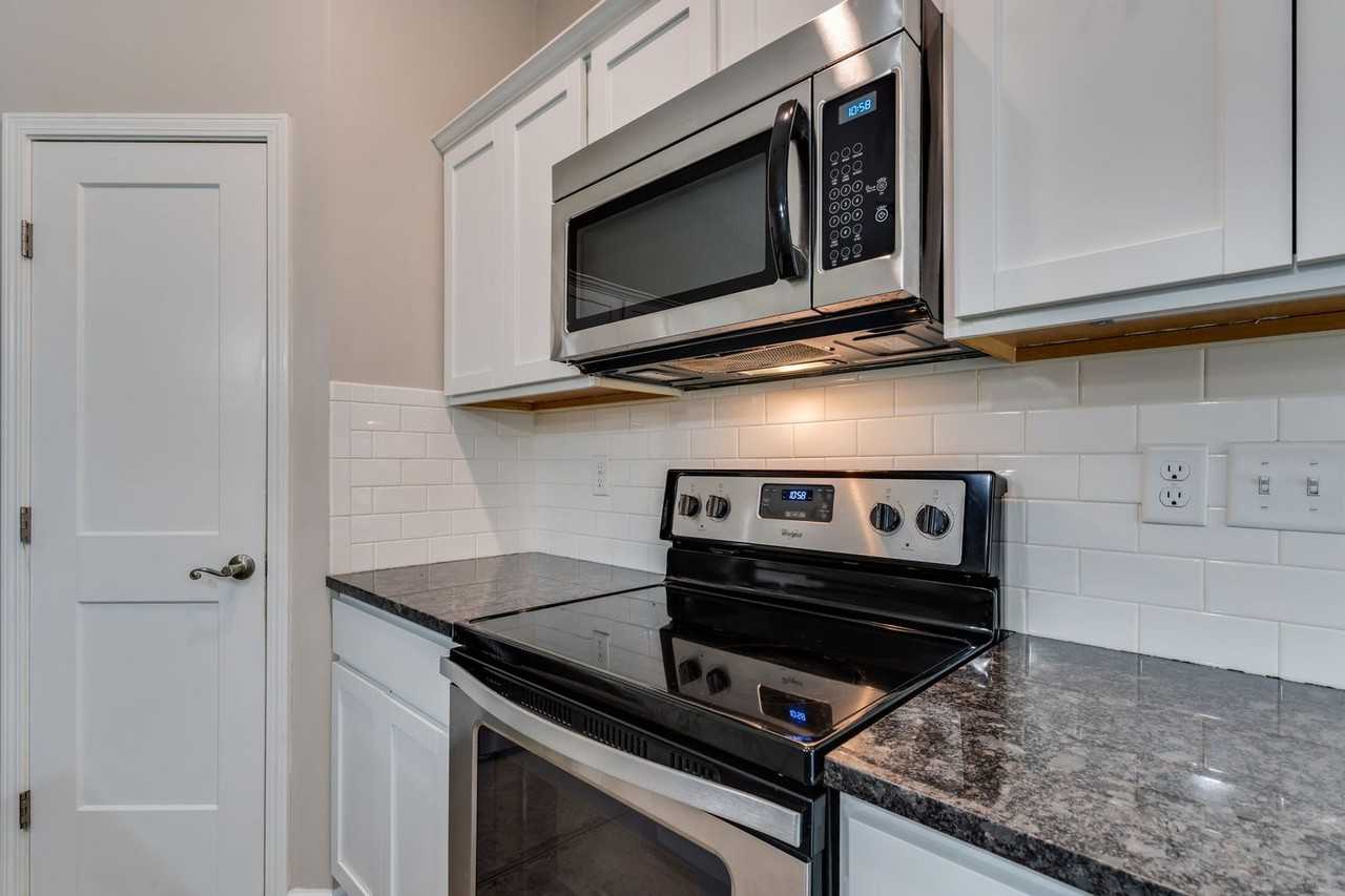 270 N Florence St - Photo 7 of 16