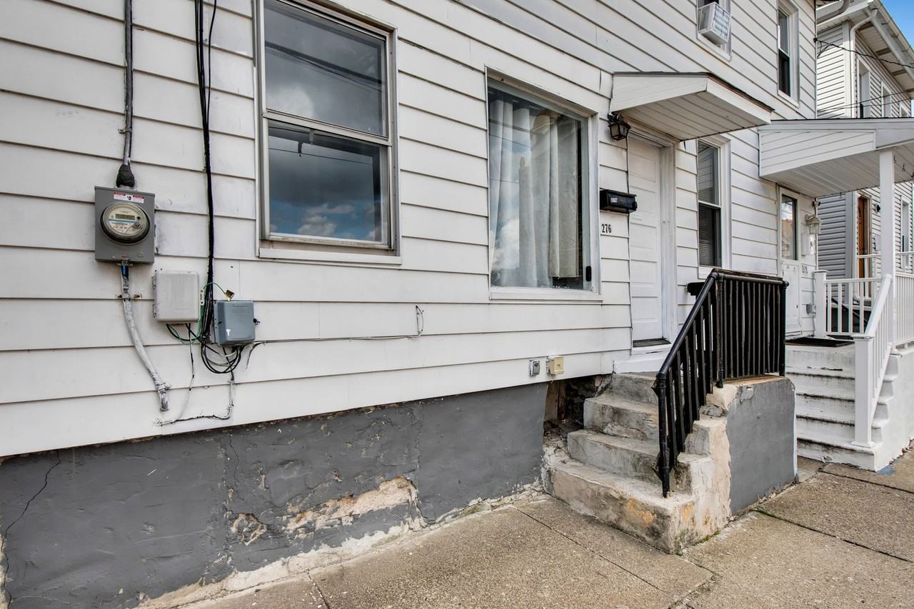 276 W Saint Joseph St - Photo 2 of 29