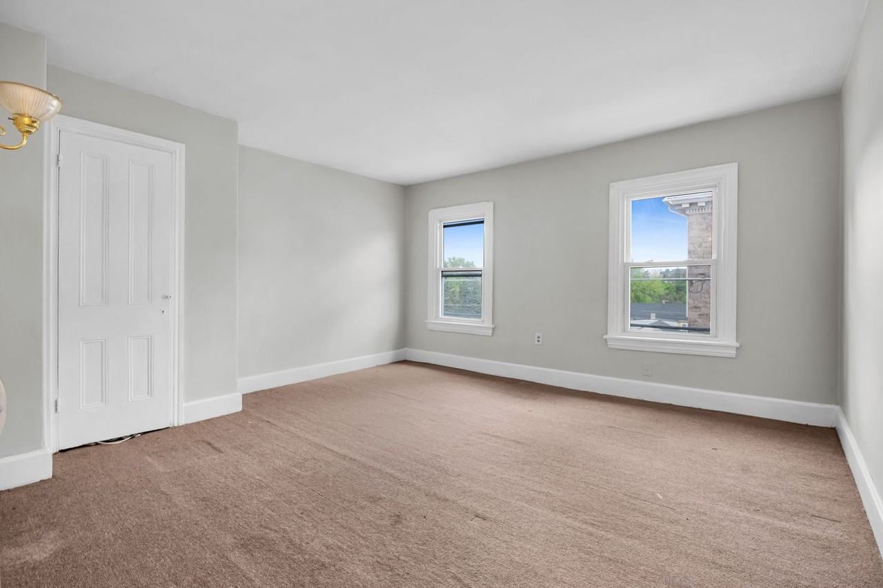 276 W Saint Joseph St - Photo 4 of 29