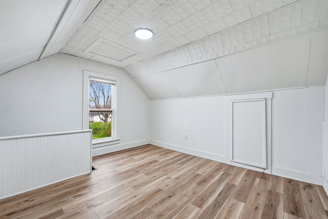 451 E Pontiac St - Photo 2 of 28