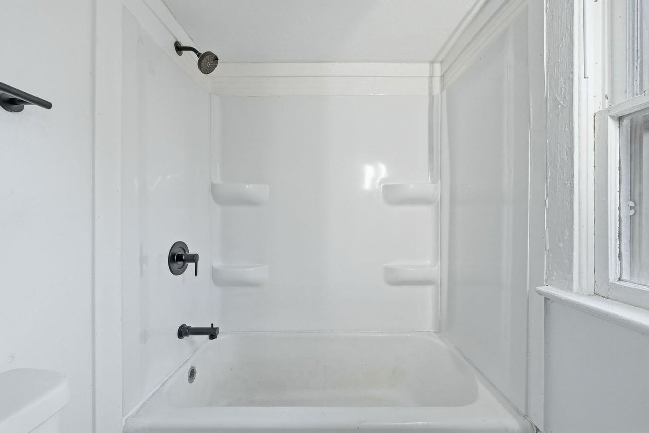 451 E Pontiac St - Photo 6 of 28