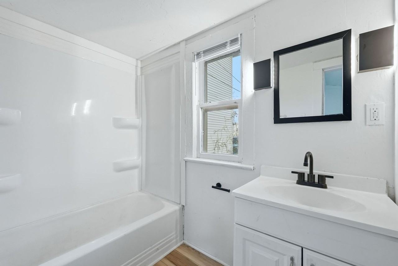 451 E Pontiac St - Photo 7 of 28