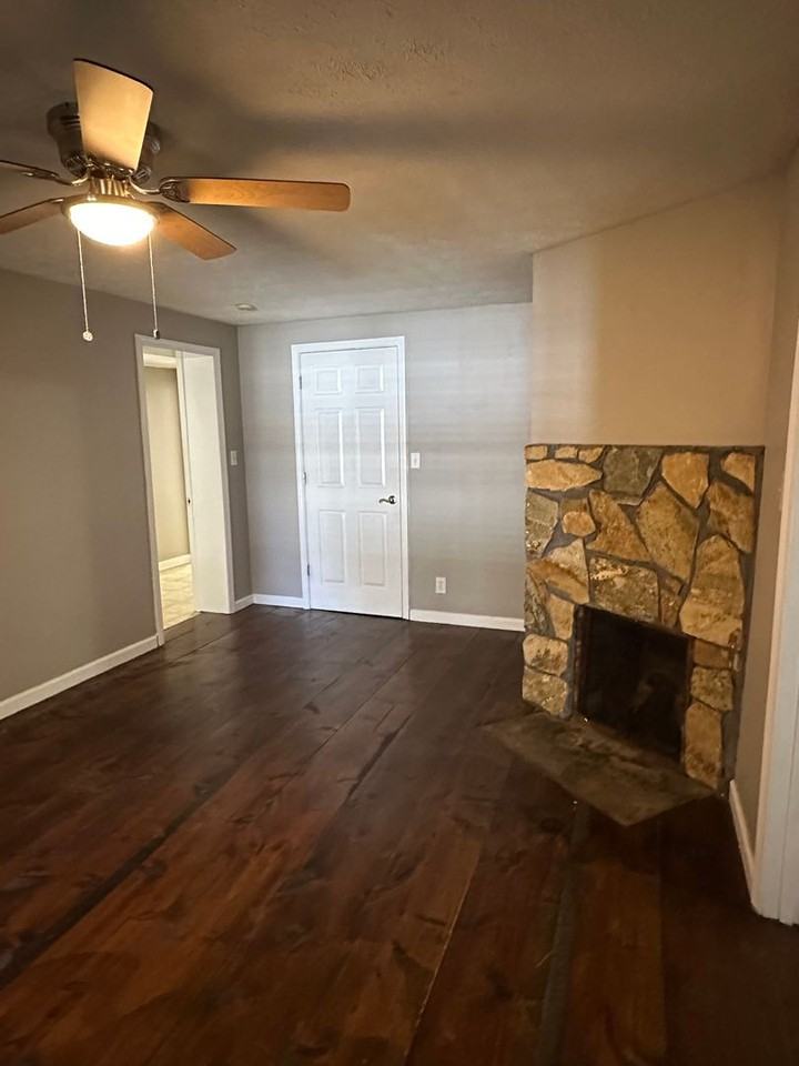 107 Gober Sosebee St N - Photo 3 of 4