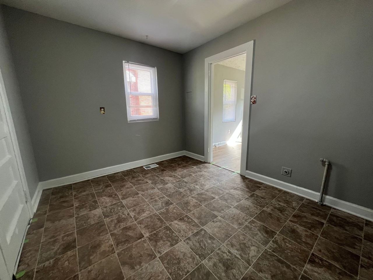 1438 Lillian Ave - Photo 5 of 10