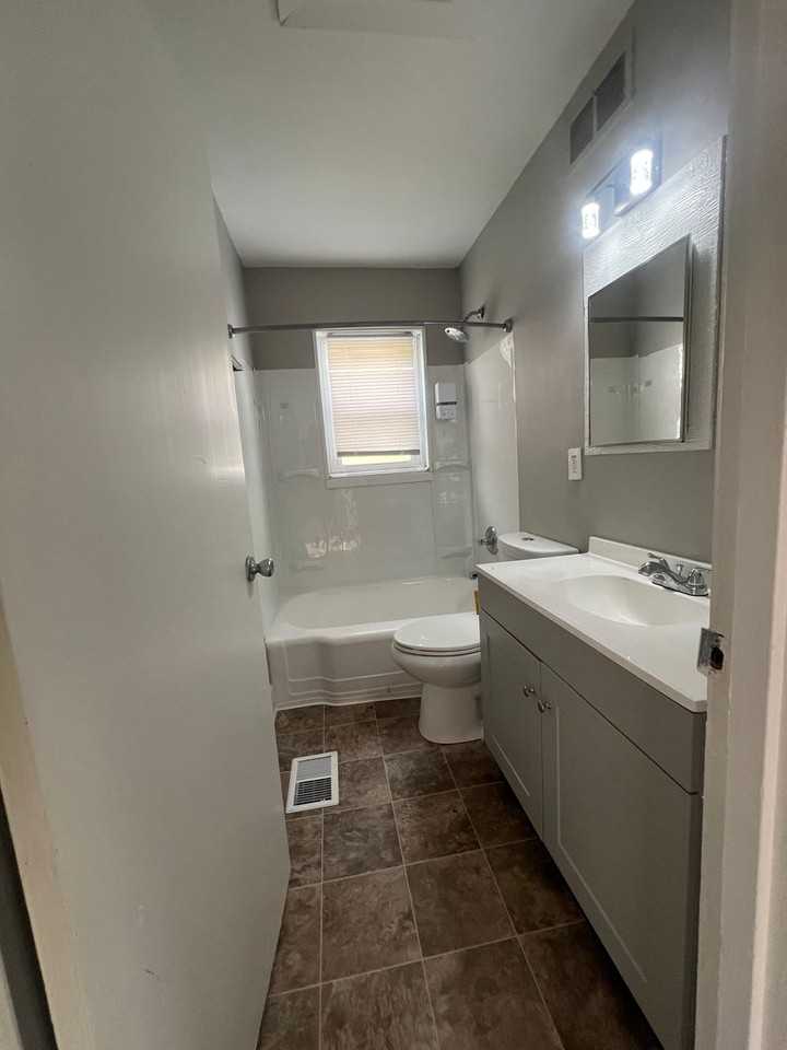 1438 Lillian Ave - Photo 7 of 10