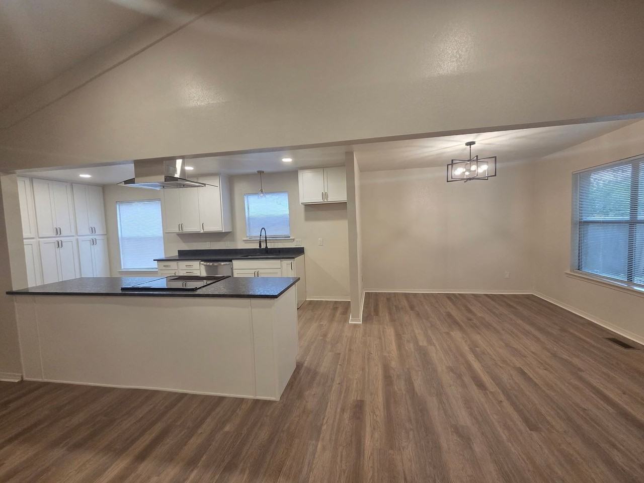 11612 S 100th East Ave - Photo 6 of 21