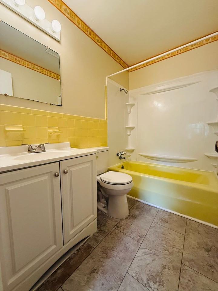 100 Yorkshire Ct - Photo 4 of 11