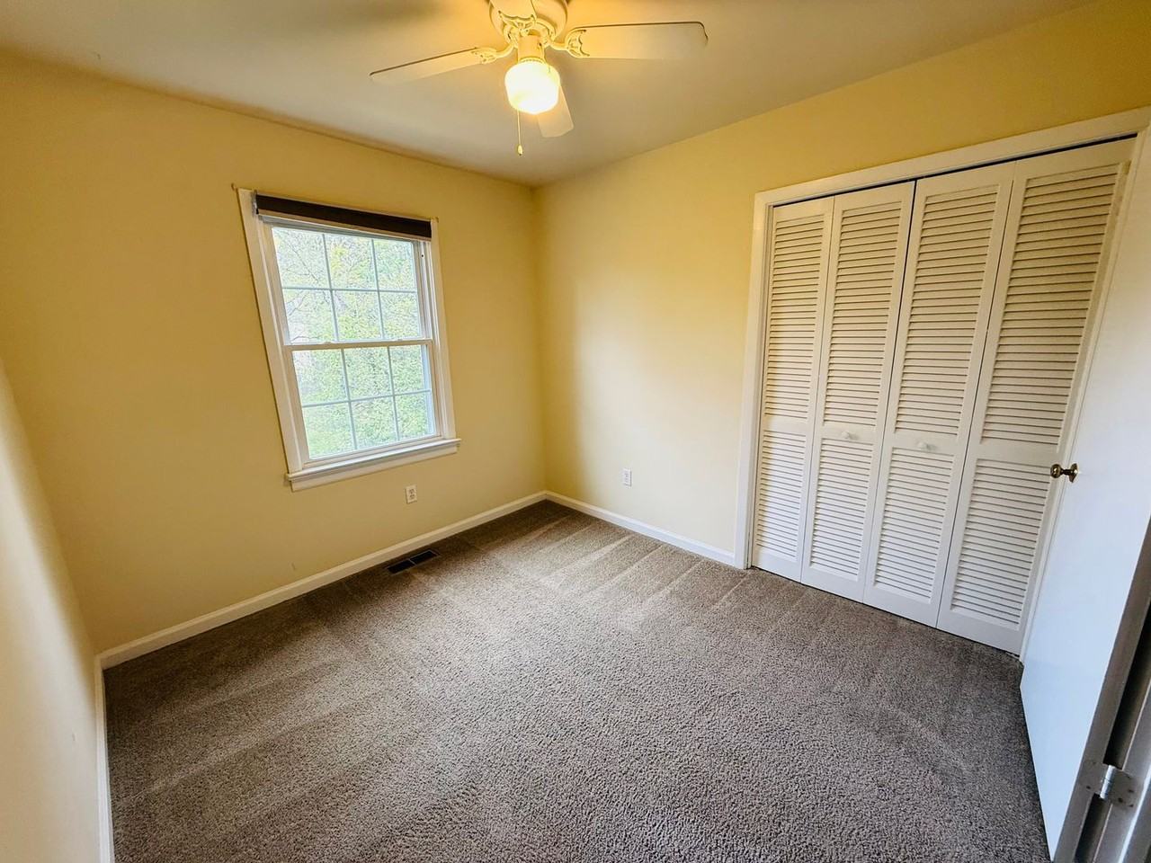 100 Yorkshire Ct - Photo 6 of 11