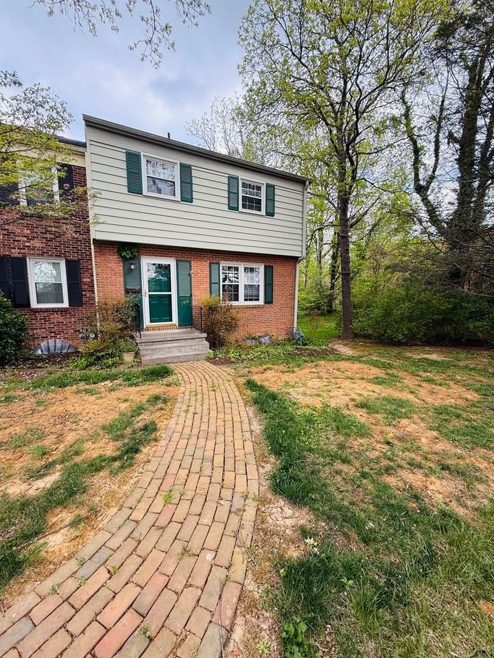 100 Yorkshire Ct - Photo 2 of 24