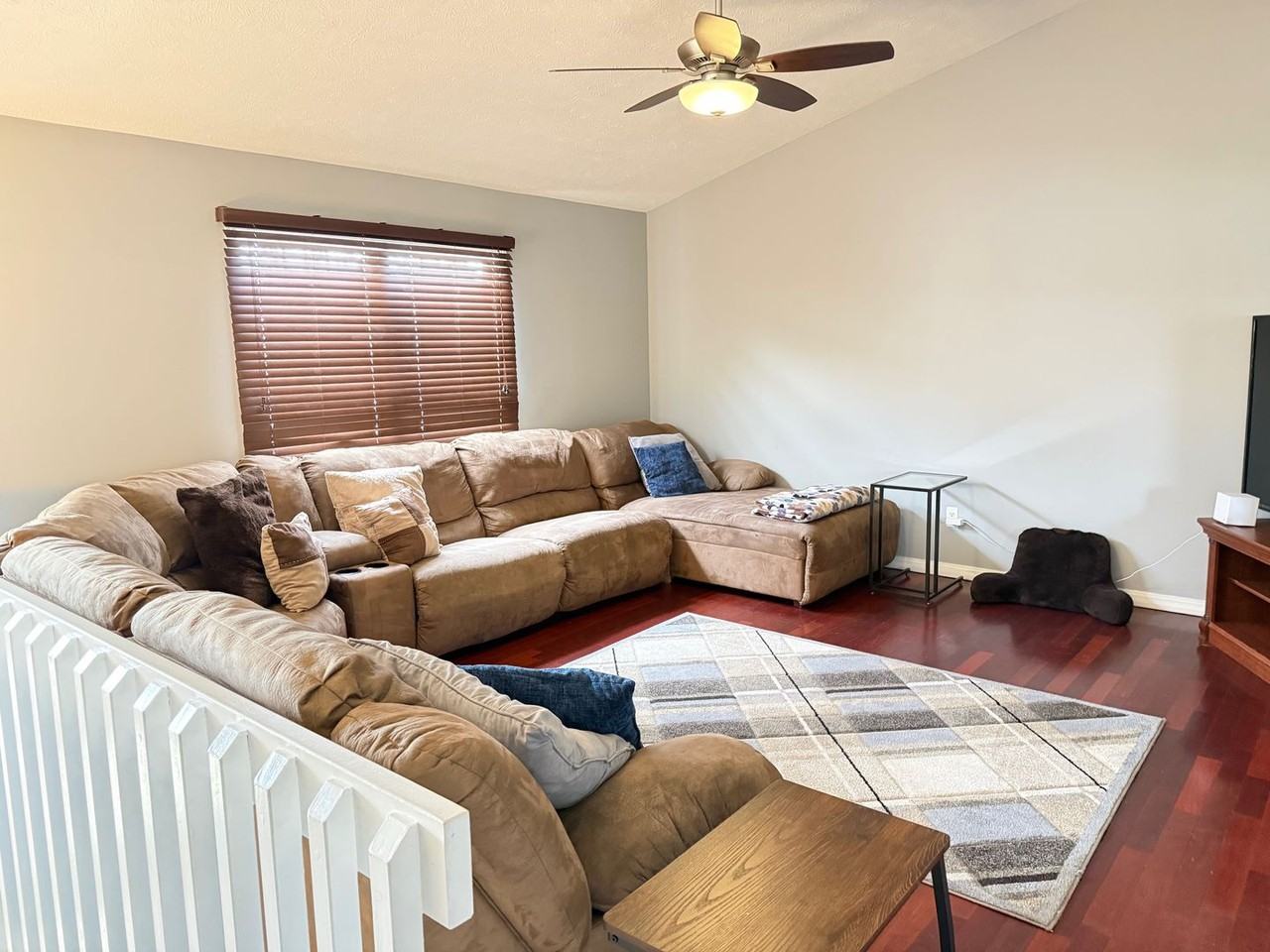 1911 Vladimir Dr - Photo 2 of 15