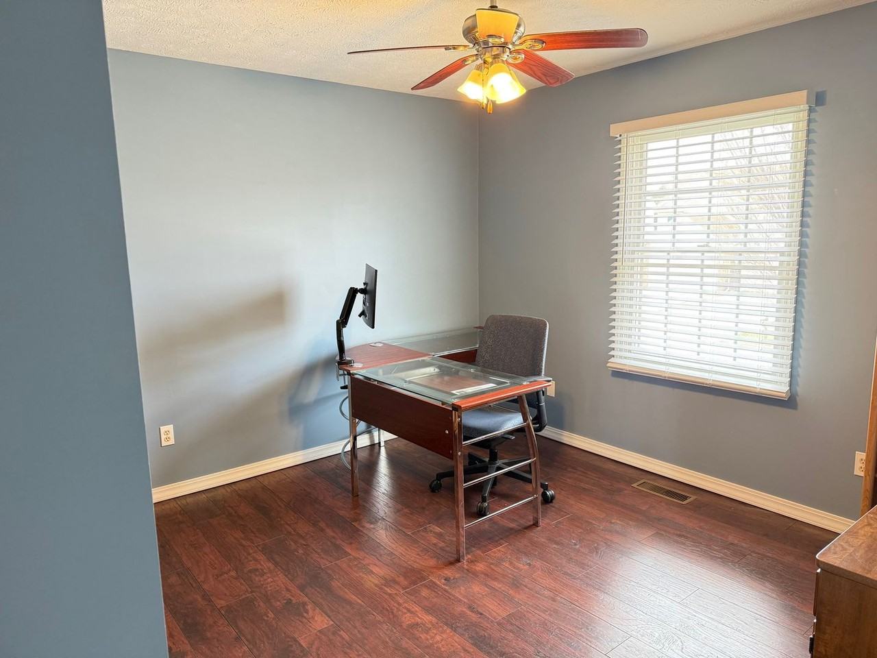 1911 Vladimir Dr - Photo 5 of 15