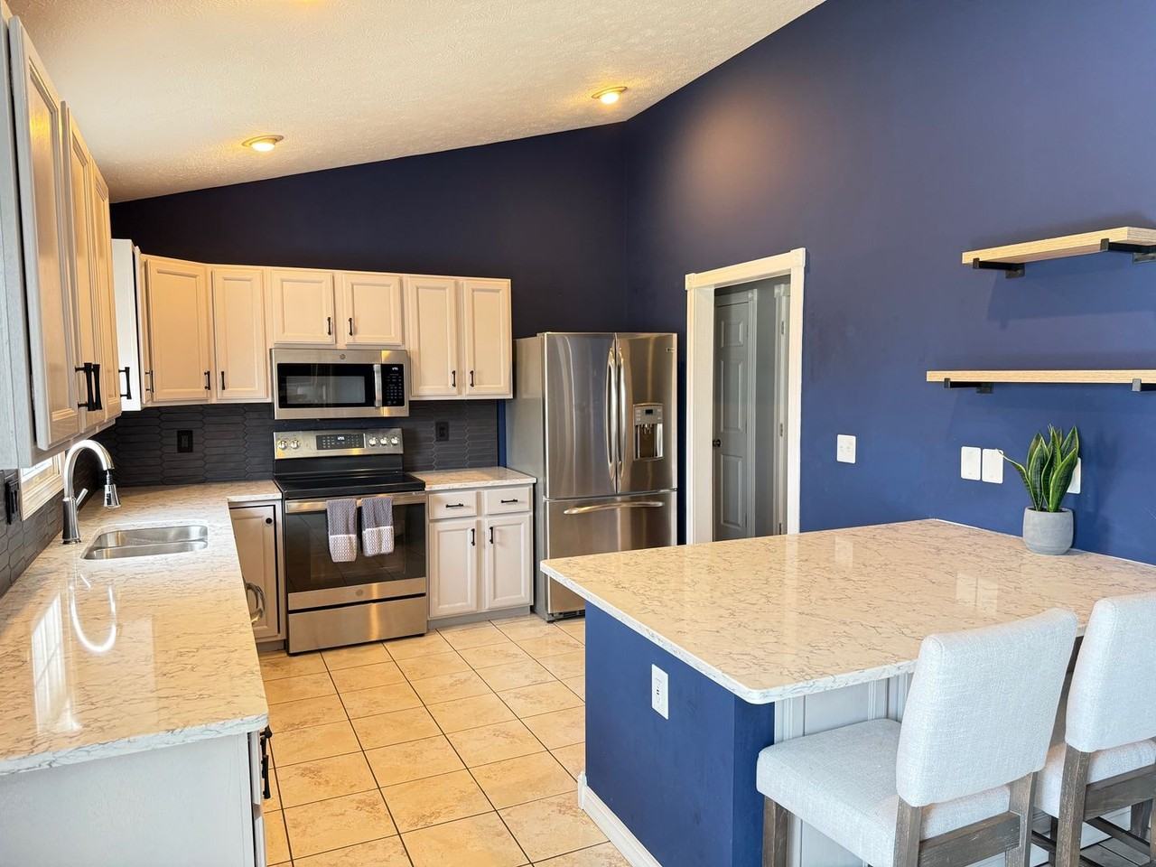 1911 Vladimir Dr - Photo 6 of 15