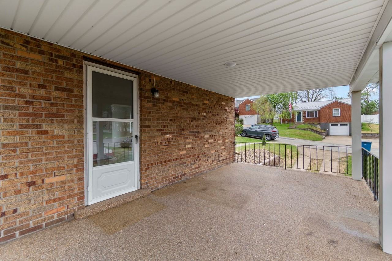 325 Poe Dr - Photo 3 of 31