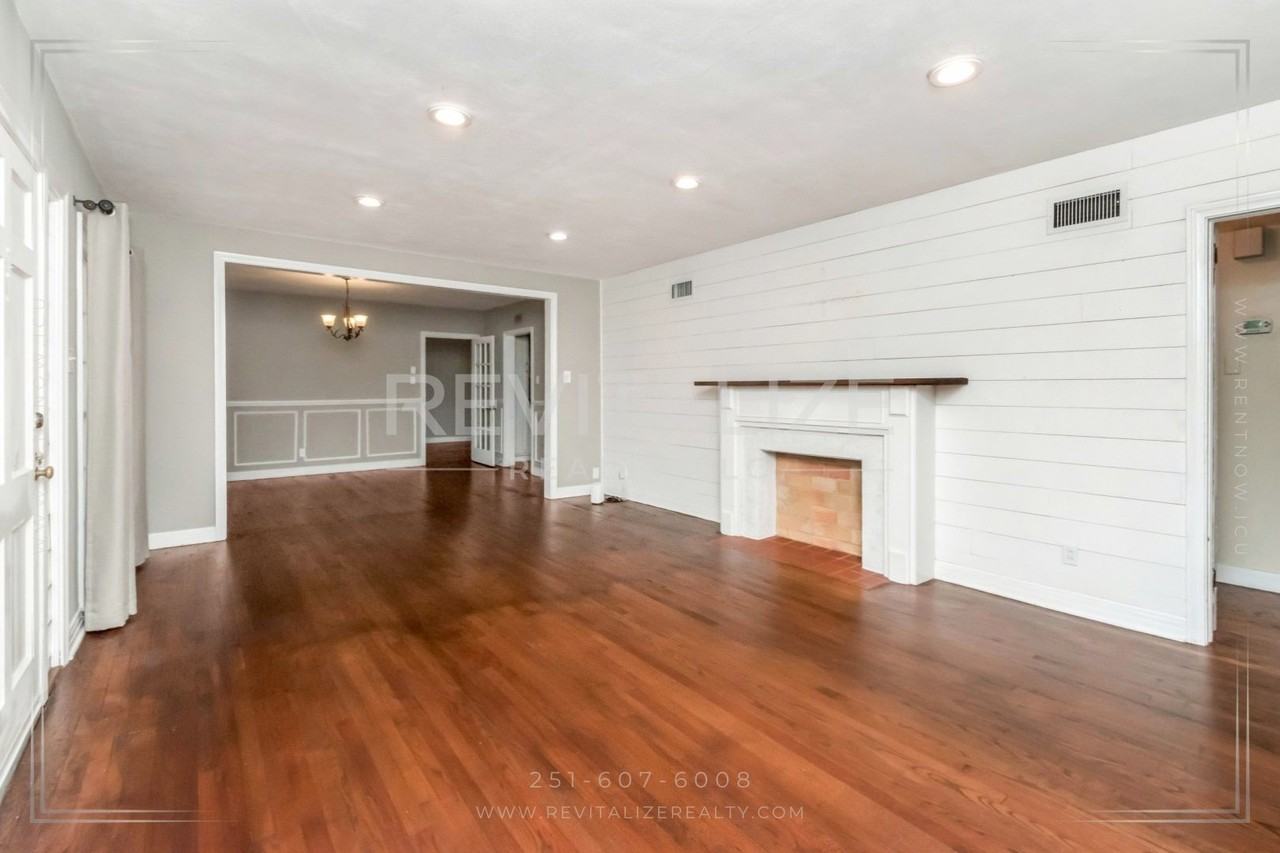 1017 Hillcrest Ln - Photo 7 of 39