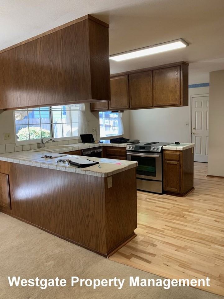 1160 Birch Dr - Photo 5 of 17