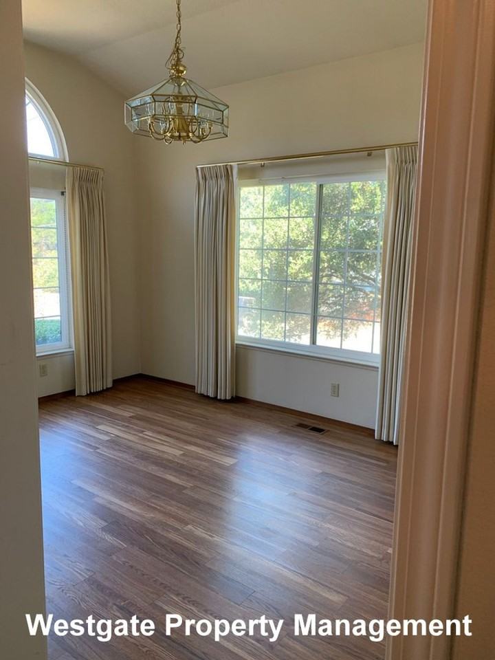 1160 Birch Dr - Photo 6 of 17