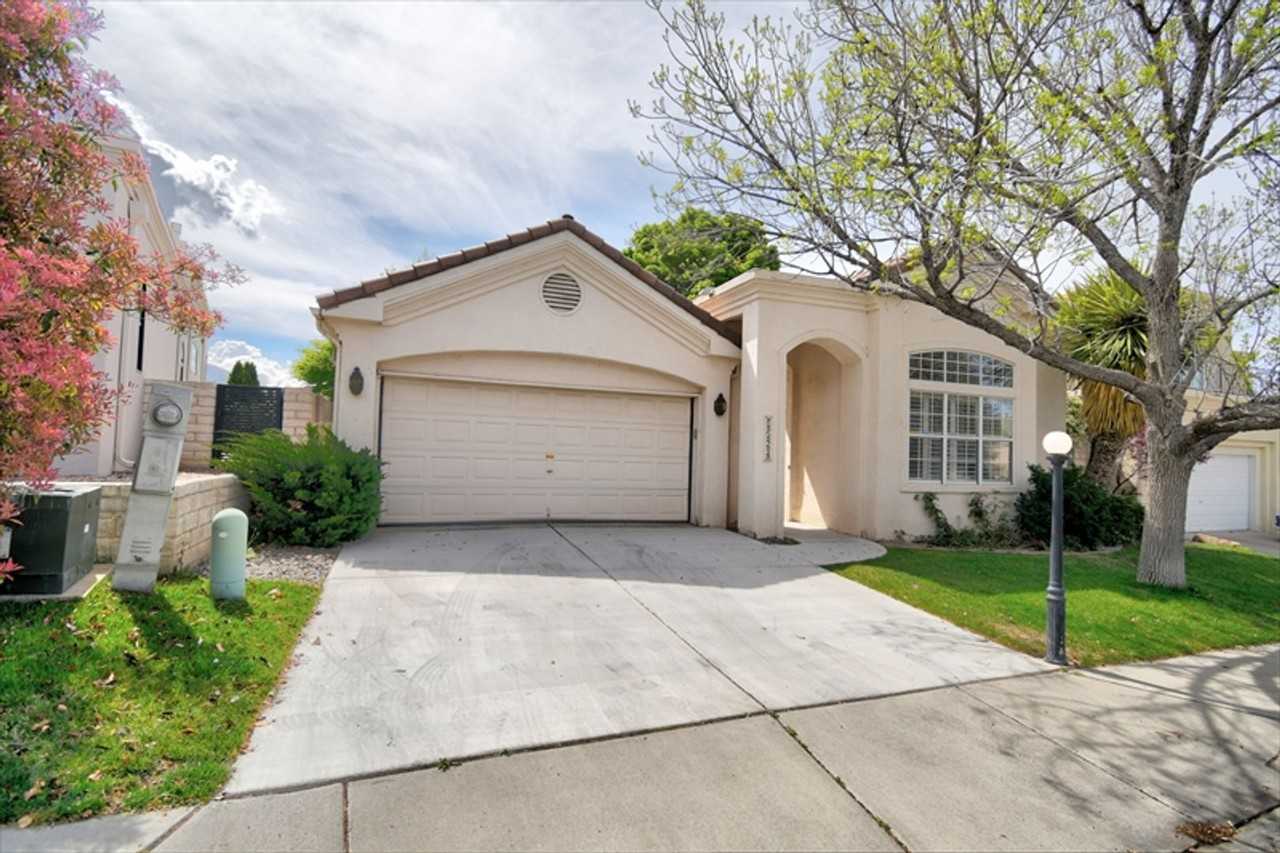 6524 Glen Oak Ne - Photo 2 of 12