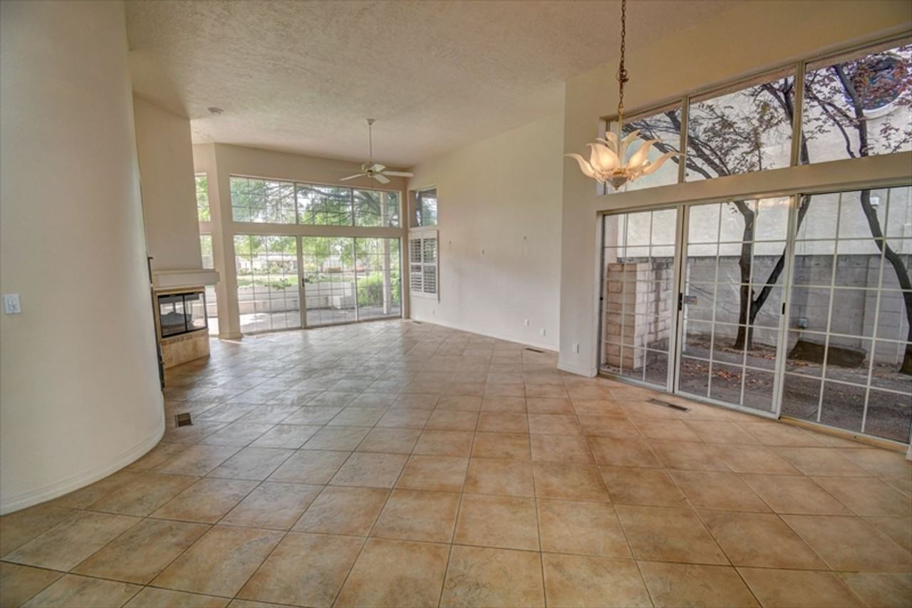 6524 Glen Oak Ne - Photo 3 of 12