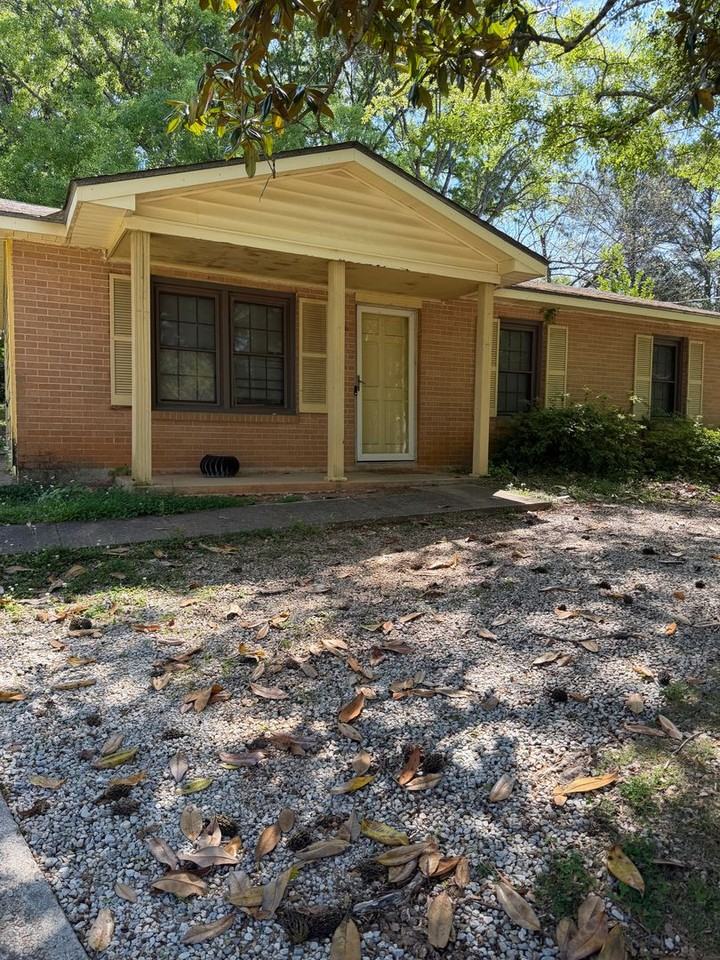 544 N Donahue Dr - Photo 2 of 3