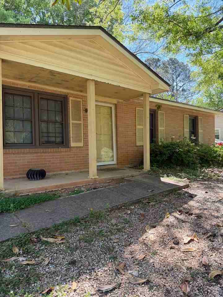 544 N Donahue Dr - Photo 3 of 3