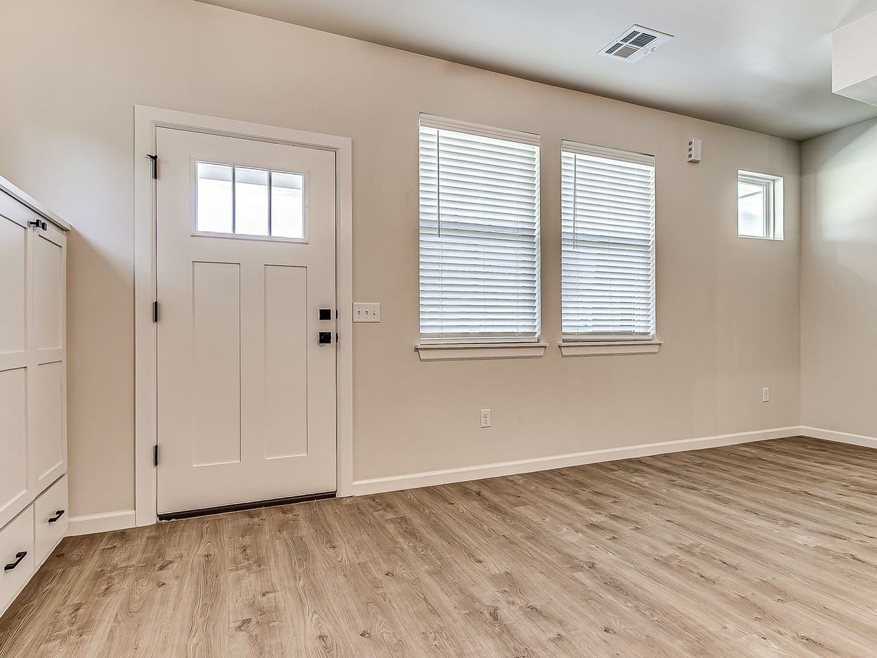 1302 Nw 22nd St - Photo 6 of 42