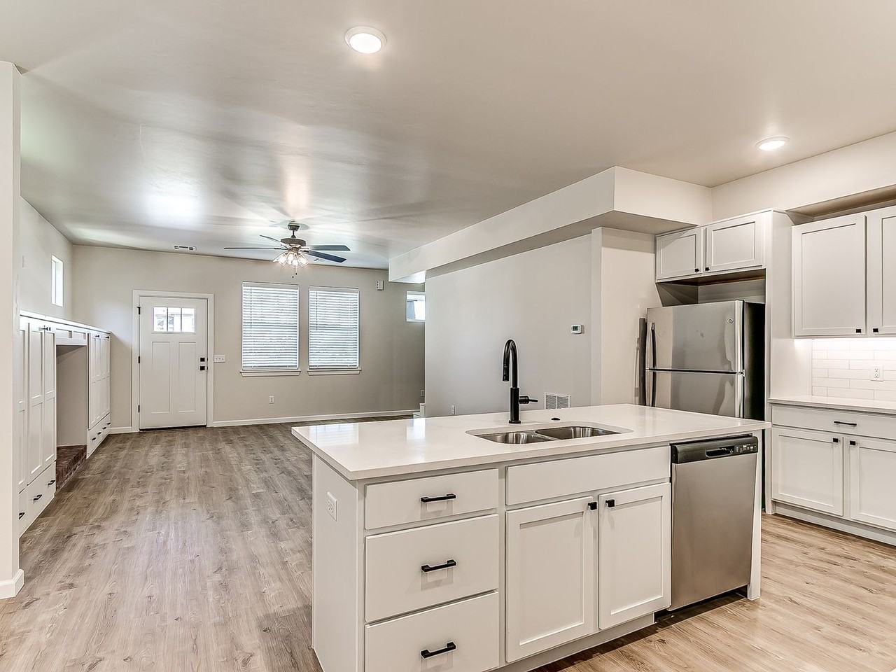 1302 Nw 22nd St - Photo 7 of 42