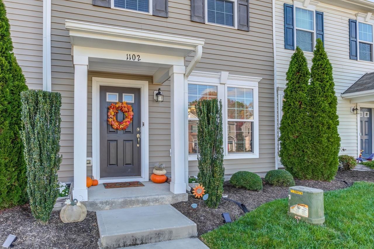 1102 Renewal Pl - Photo 4 of 50