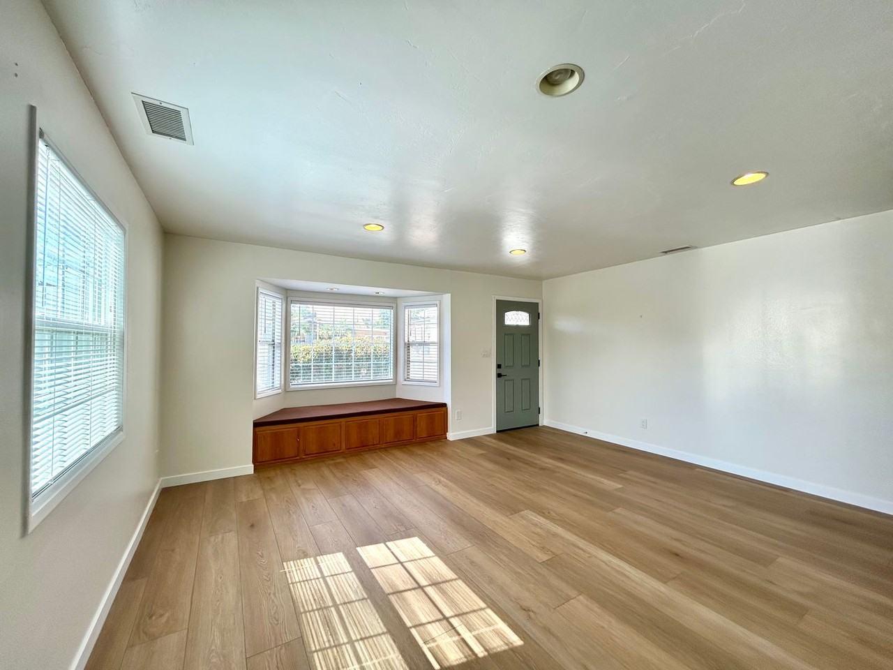 3547 Fireway Dr - Photo 4 of 24