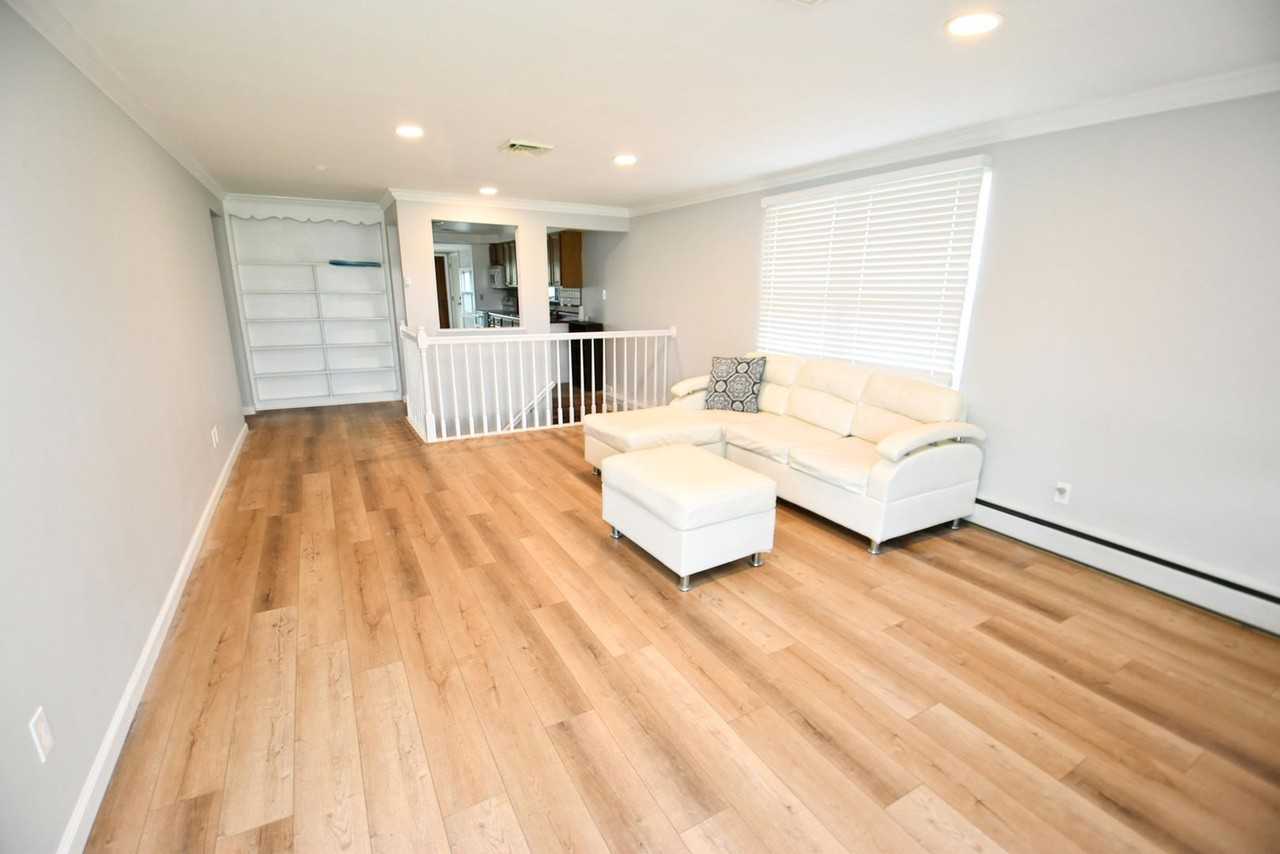 2218 E Washington St - Photo 2 of 23