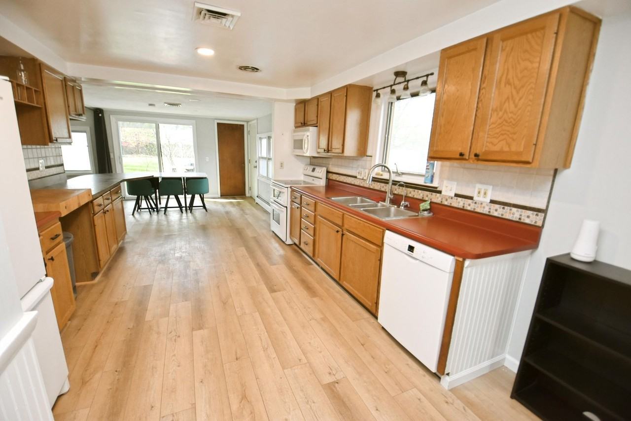 2218 E Washington St - Photo 3 of 23