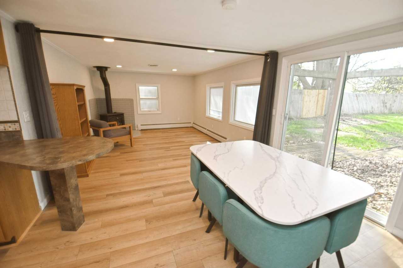 2218 E Washington St - Photo 5 of 23