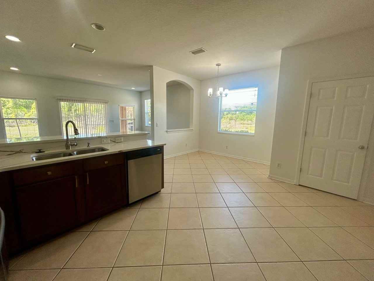 12805 Avelar Manor Pl - Photo 4 of 38