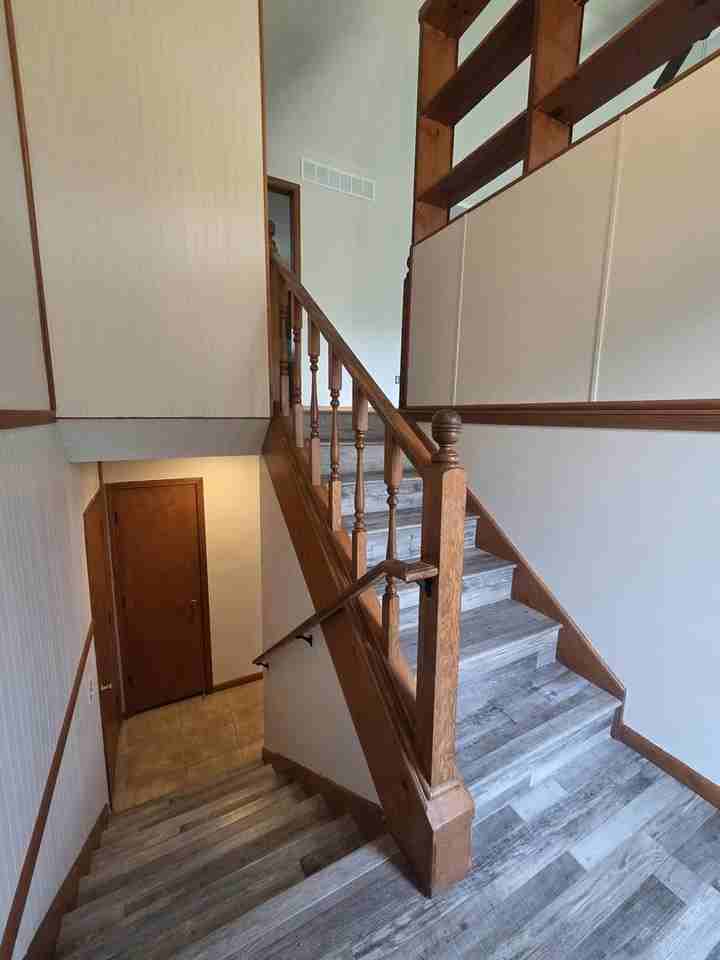 615 Skyline Dr - Photo 3 of 34