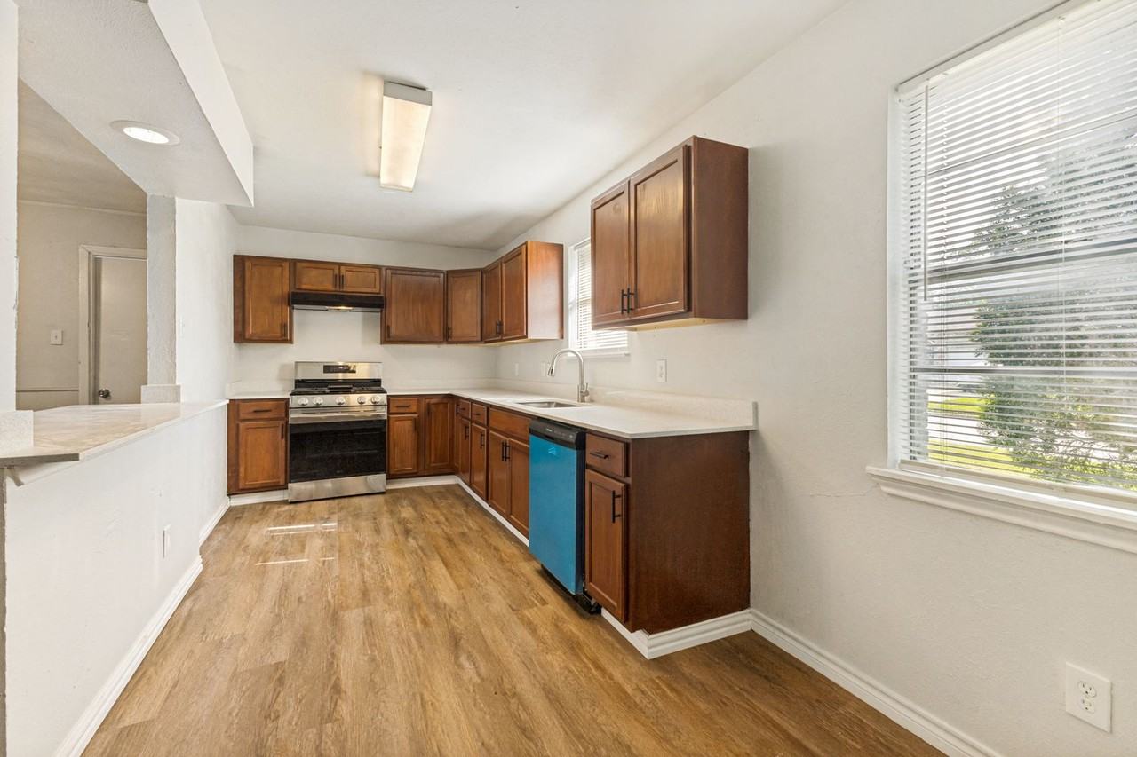 10125 Muskogee Dr - Photo 3 of 12