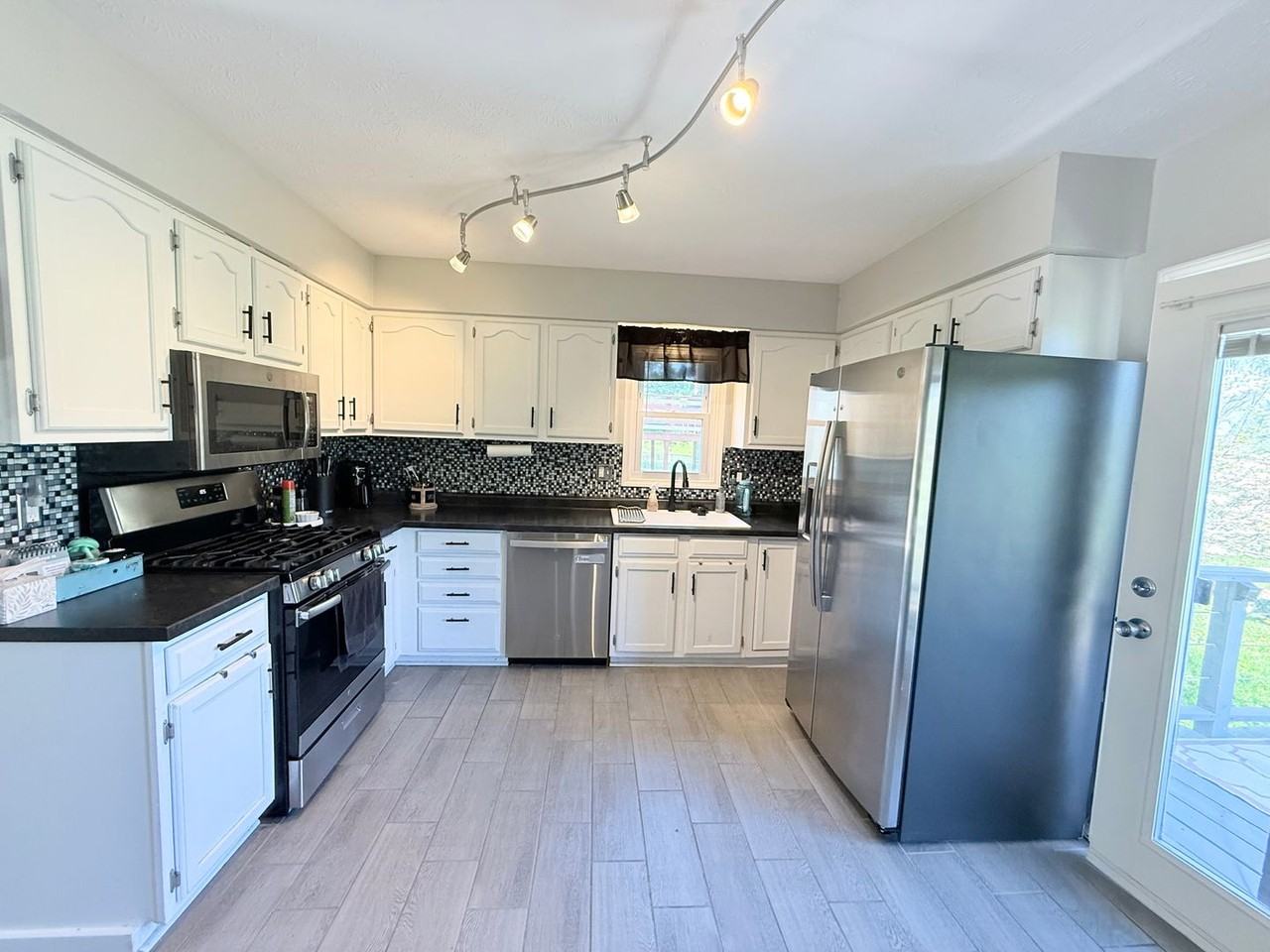 2518 Lowman Dr - Photo 2 of 14