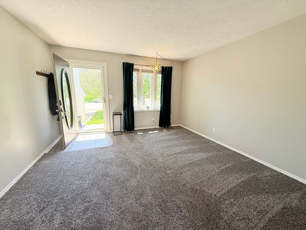 2518 Lowman Dr - Photo 3 of 14