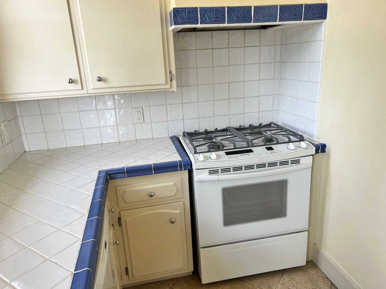 Pedregosa 118 - Photo 4 of 18