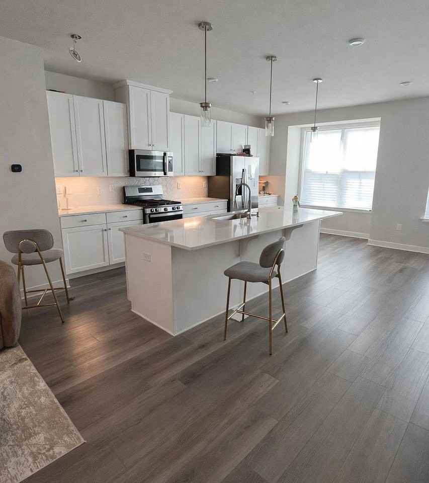 104 S Durham Dr - Photo 3 of 12