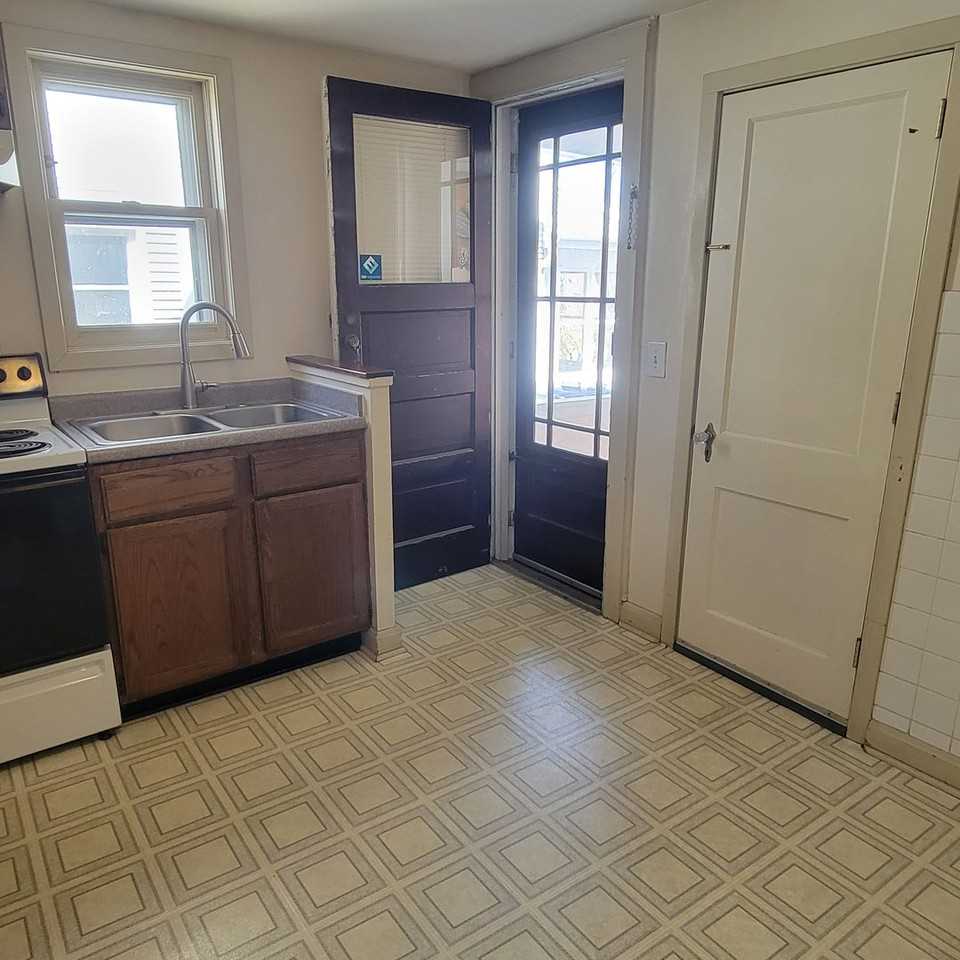 412 S Brearly St - Photo 3 of 10