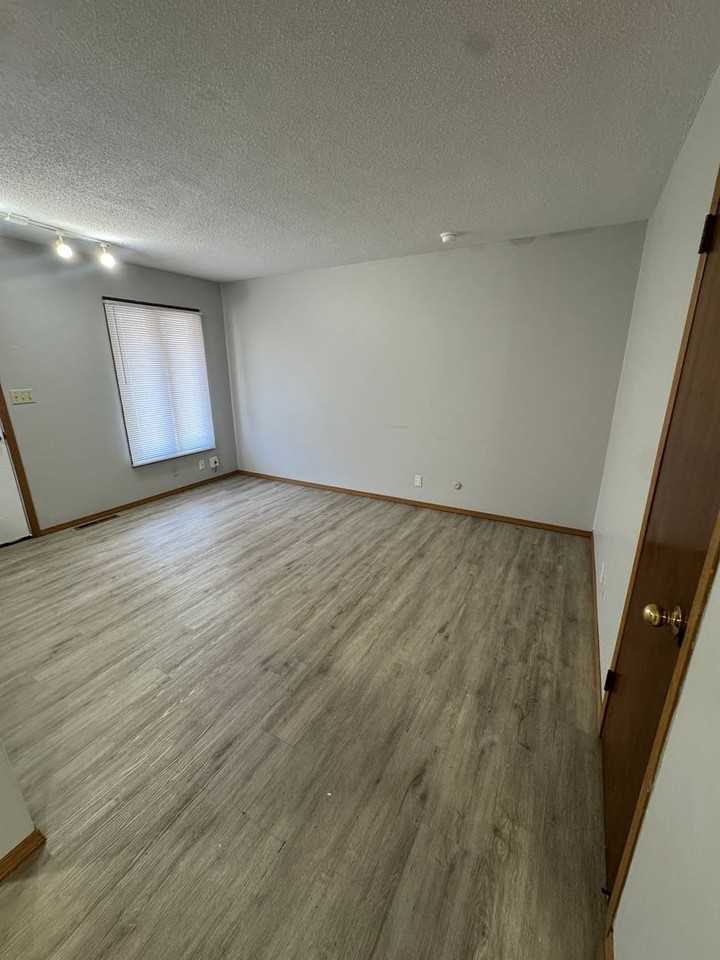 928 Crutcher Apartments - Photo 3 of 16