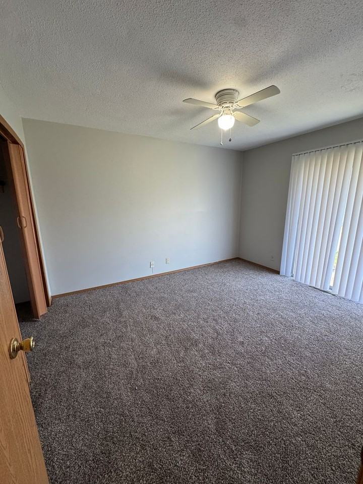 928 Crutcher Apartments - Photo 6 of 16