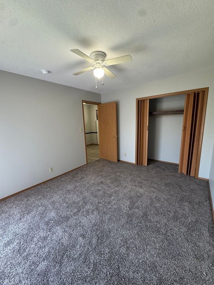 928 Crutcher Apartments - Photo 7 of 16