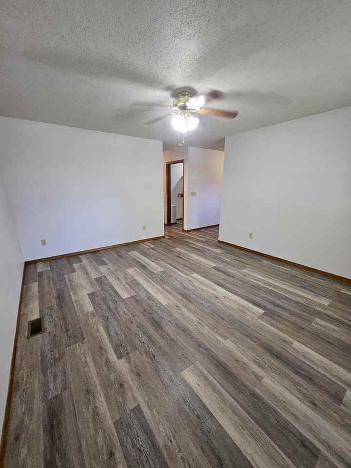 725 Empire Ave - Photo 3 of 15