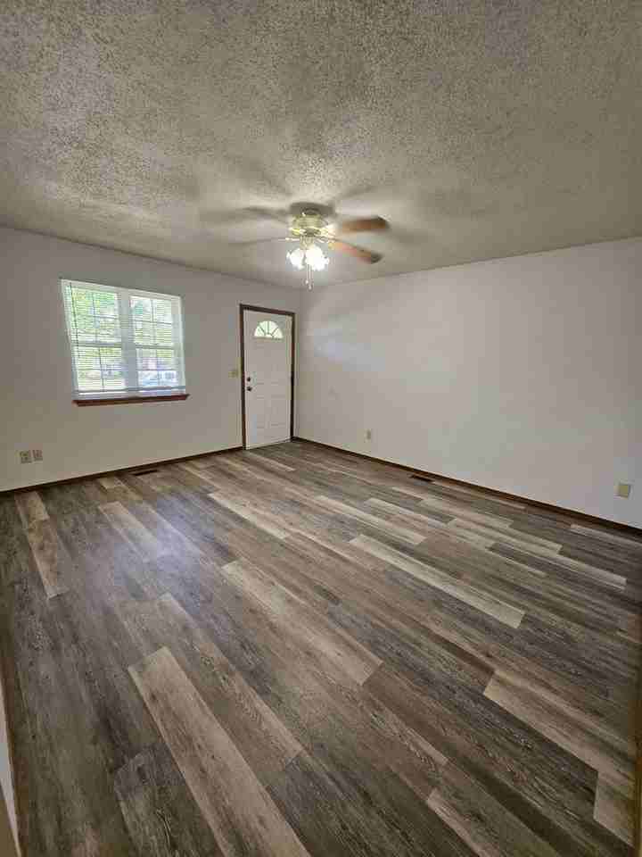 725 Empire Ave - Photo 4 of 15