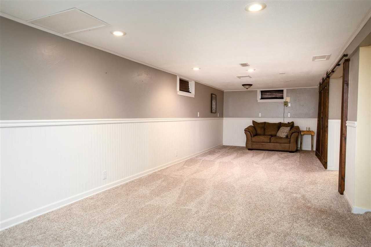 2212 W Olympic Ave - Photo 3 of 11