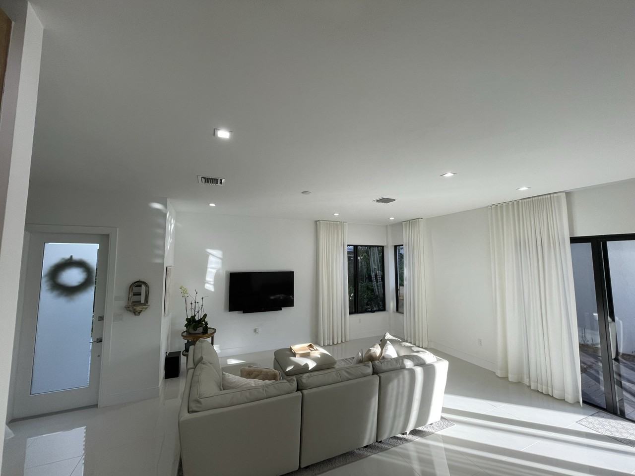 8283 NW 44th St - Photo 2 of 11